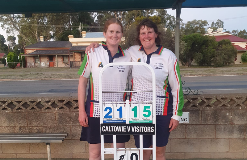 Caltowie Bowling Club's Jane and Alison Henderson